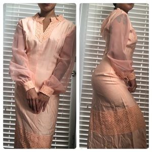 VINTAGE 70s peach dress
